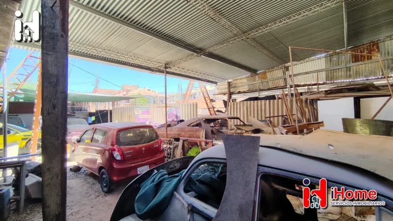 Ideal Lote de Terreno en Venta, Amplio con Construcción en Zona Sarcobamba - Image 3