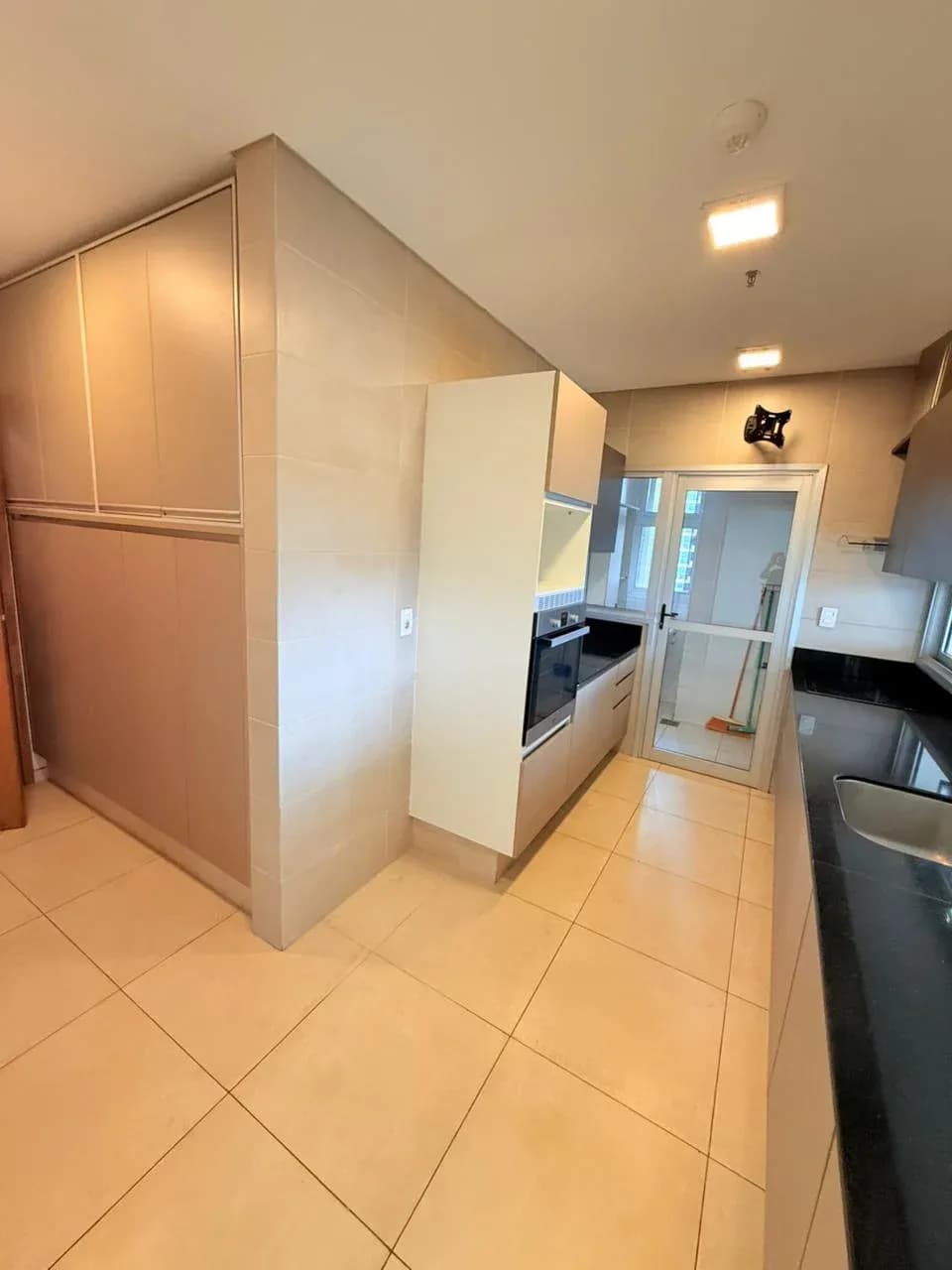 Departamento de 3 dormitorios en edificio Miranda, 190m², en Alquiler en Ycuá Satí, Asunción - Image 7