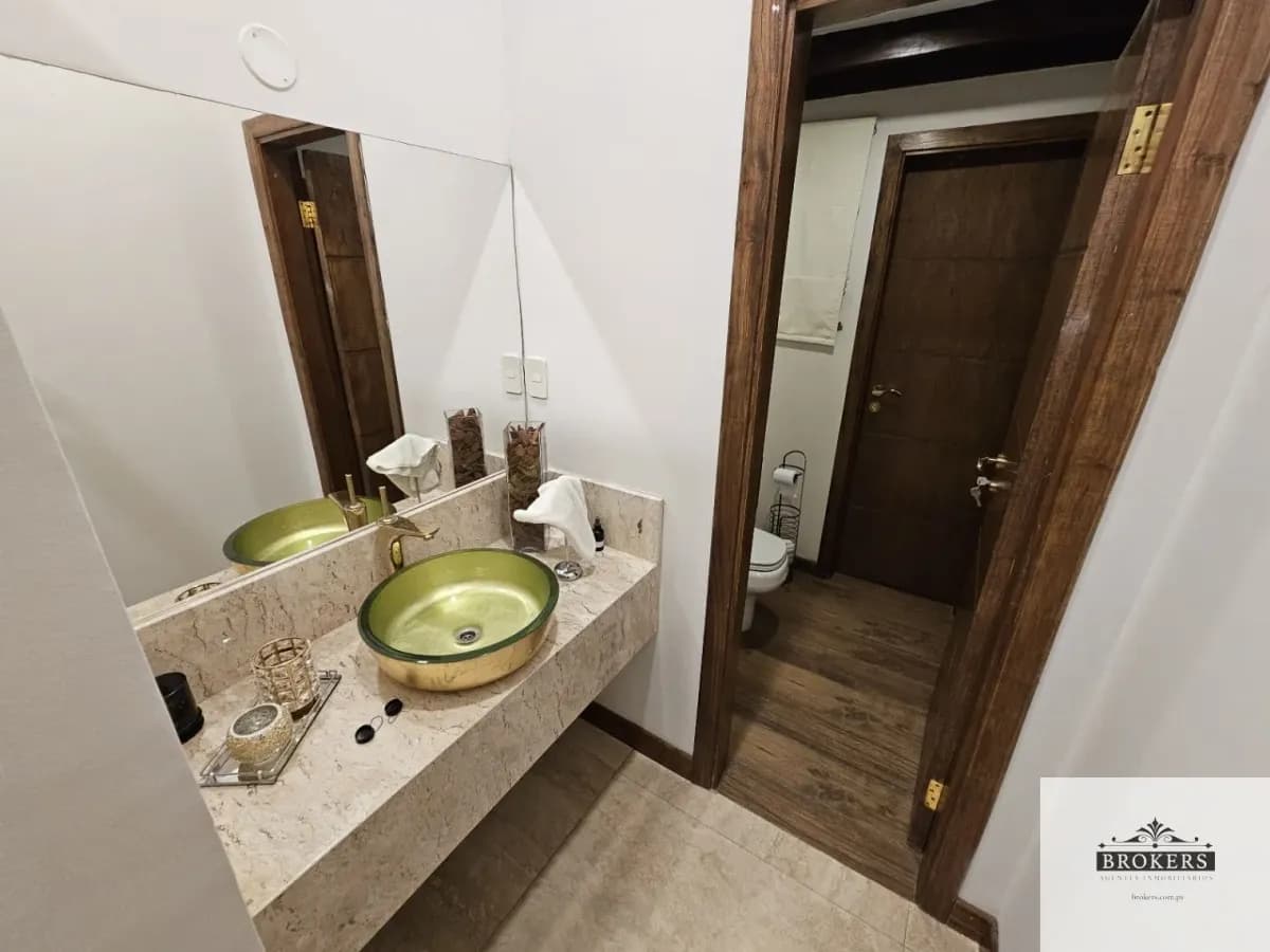 Casa de 3 dormitorios en Alquiler en Recoleta, Asunción - Image 11