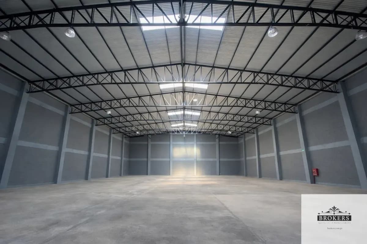 Commercial Space of 853m² for Rent in Monseñor Bogarín, Mariano Roque Alonso - Image 4