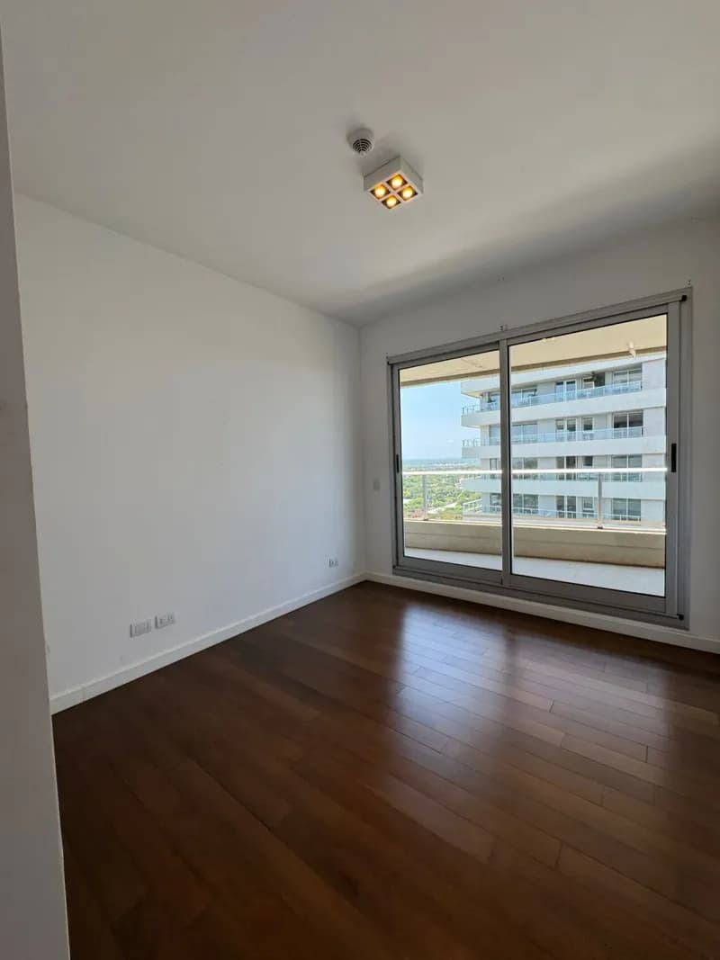 Departamento de 4 dormitorios, 331m², en Alquiler en Mburucuyá, Asunción - Image 4