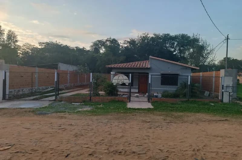 Casa de 2 quartos à Venda em Luque - Image 2