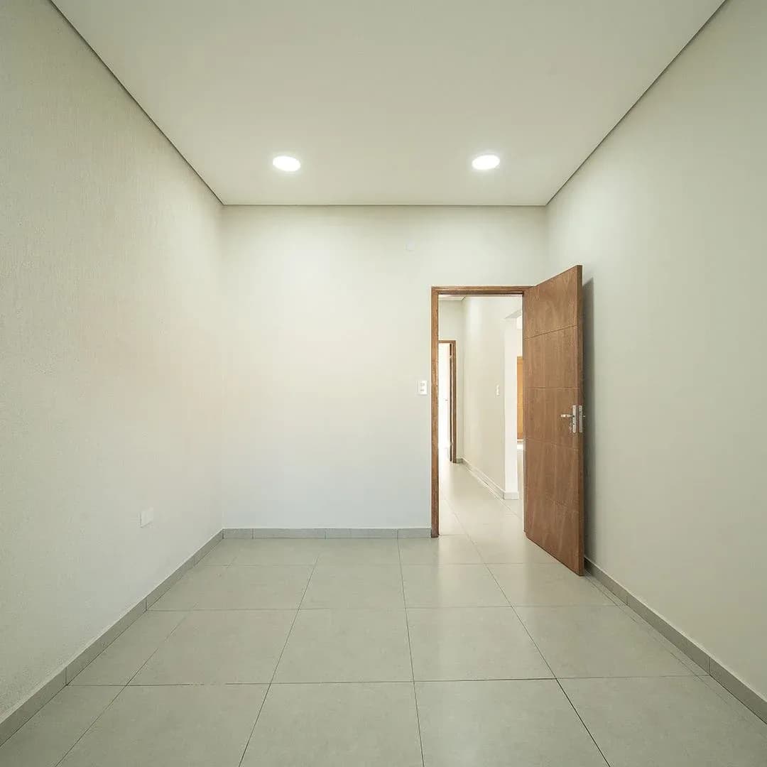 2-Bedroom House for Sale in Laurelty, Luque - Image 2