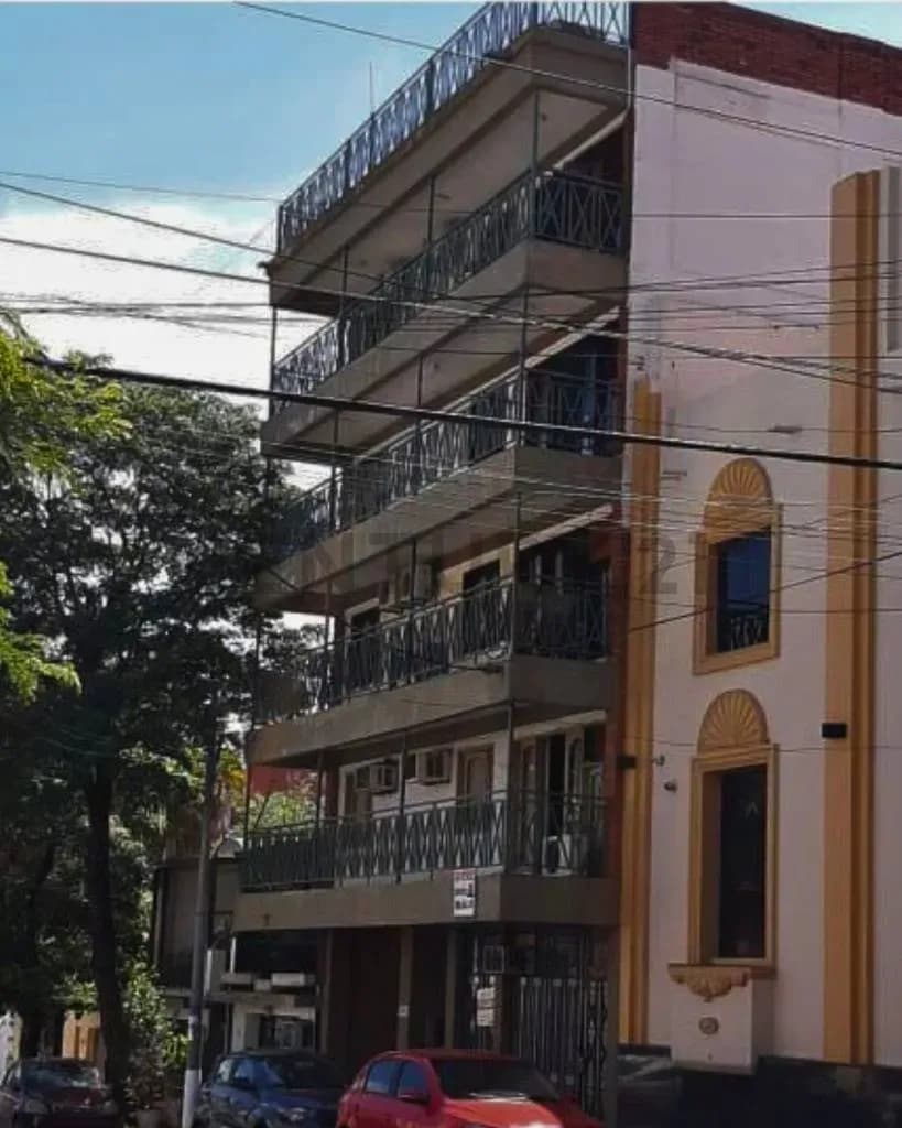 Espaço Comercial de 900m² à Venda em General Díaz, Assunção