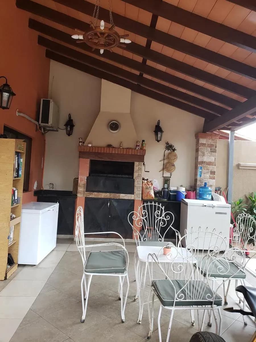 4-Bedroom House for Sale in Villa Ofelia, Fernando de la Mora - Image 8