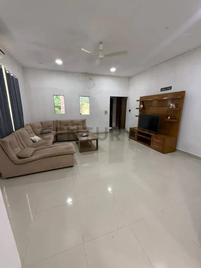 4-Bedroom House for Sale in San Bernardino - Image 8