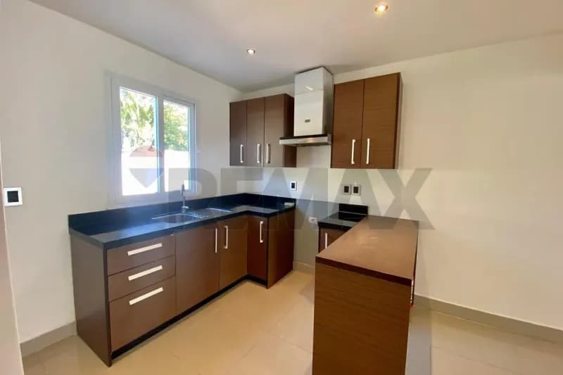 2-Bedroom House for Sale in Campo Grande, Luque - Image 3