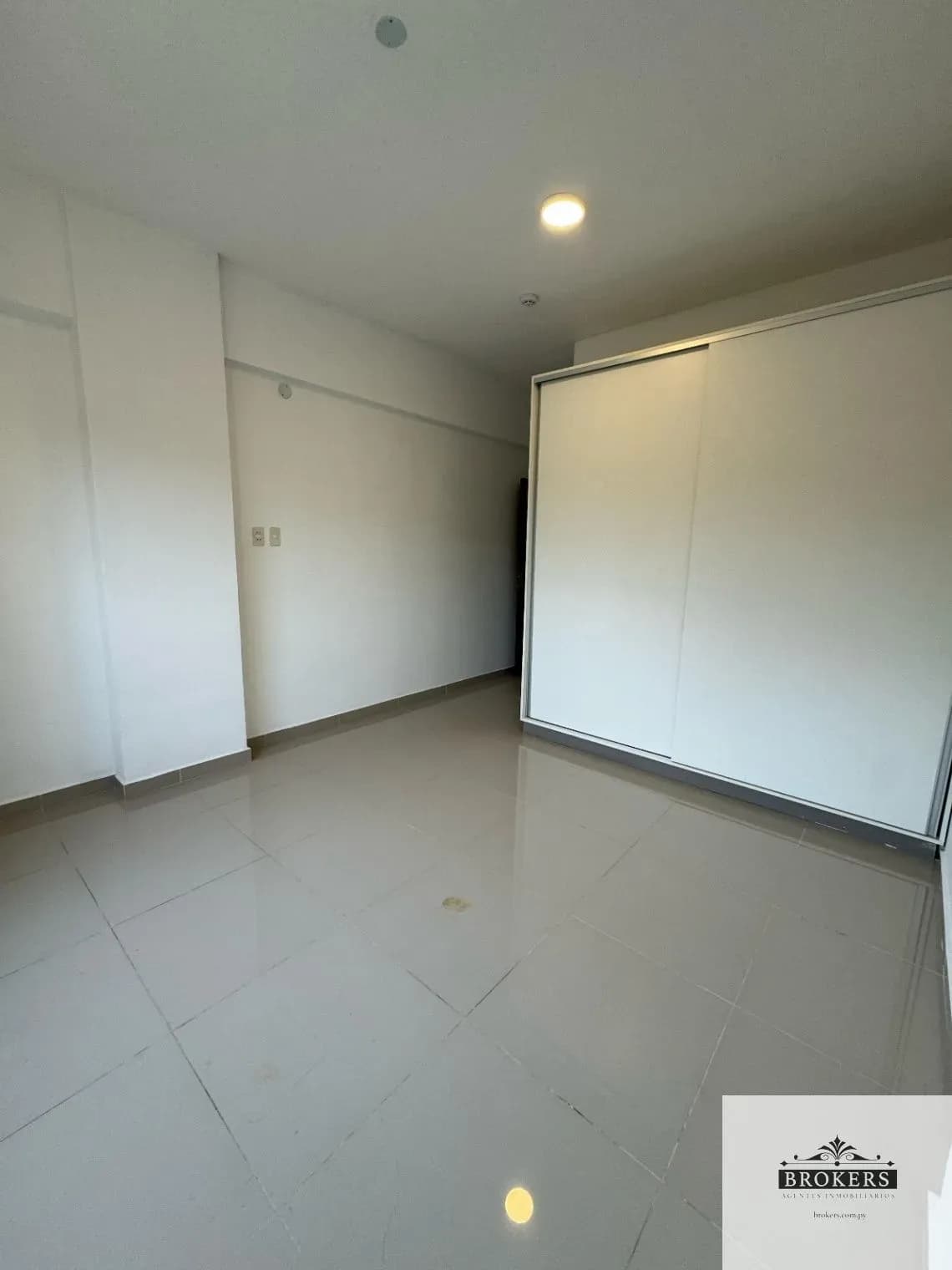 2-Bedroom Apartment for Rent in Laguna Grande, Fernando de la Mora - Image 6
