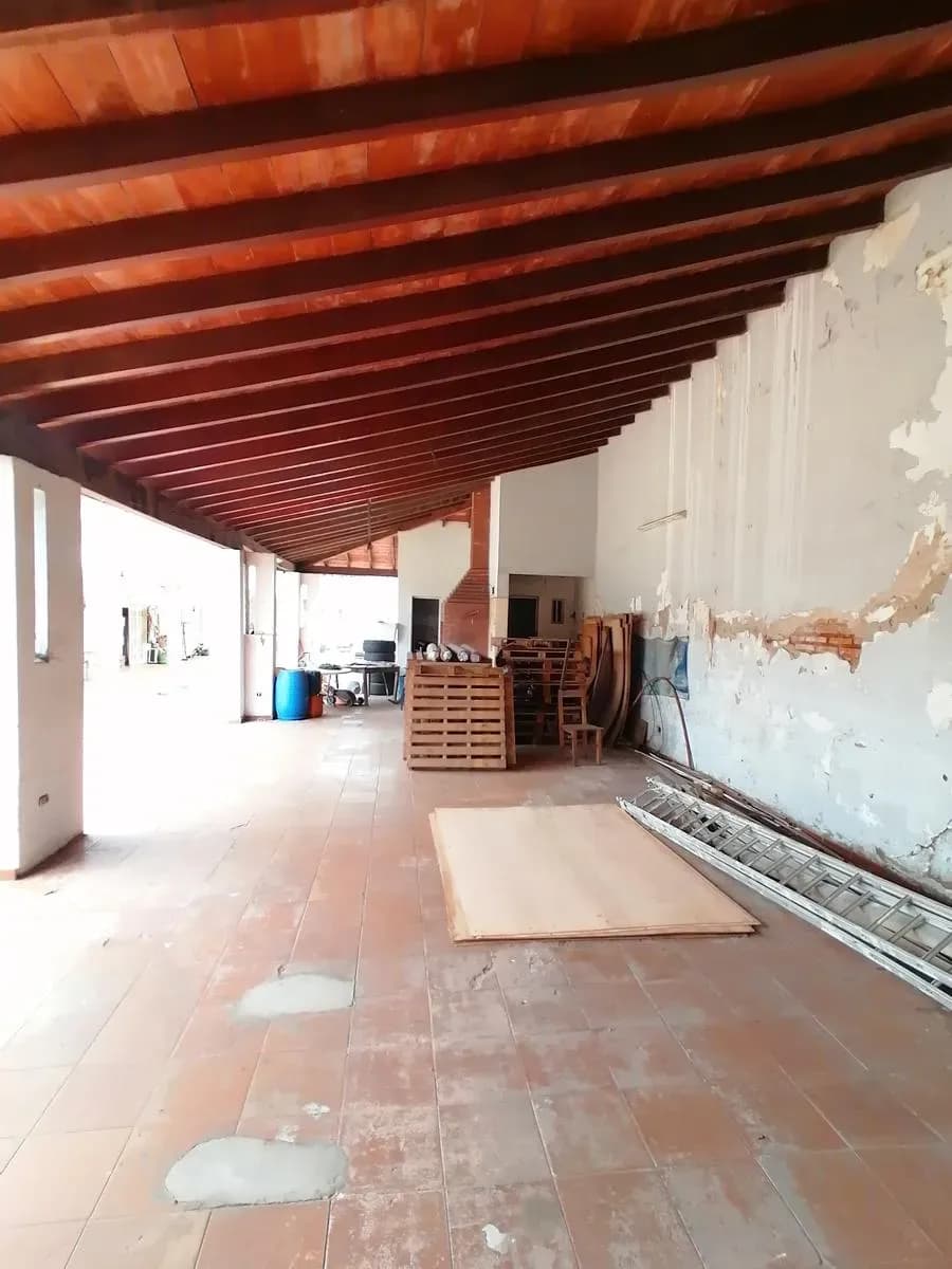 10-Bedroom House for Sale in San Vicente, Lambaré - Image 8