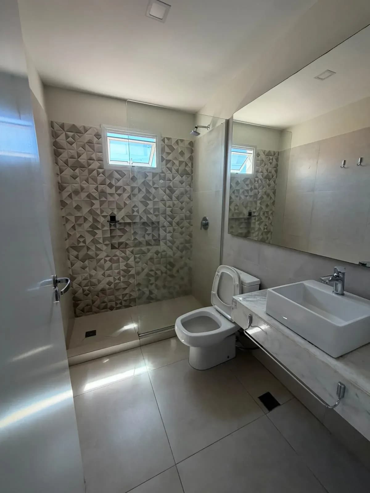 Departamento de 2 dormitorios en edificio Marlin, 74m², en Venta en Cuarto Barrio, Luque - Image 4