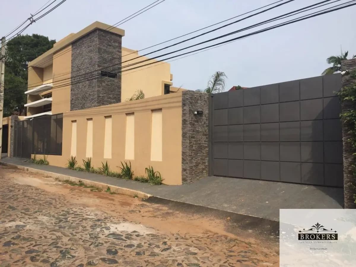 5-Bedroom House for Sale in Mburicaó, Lambaré - Image 19