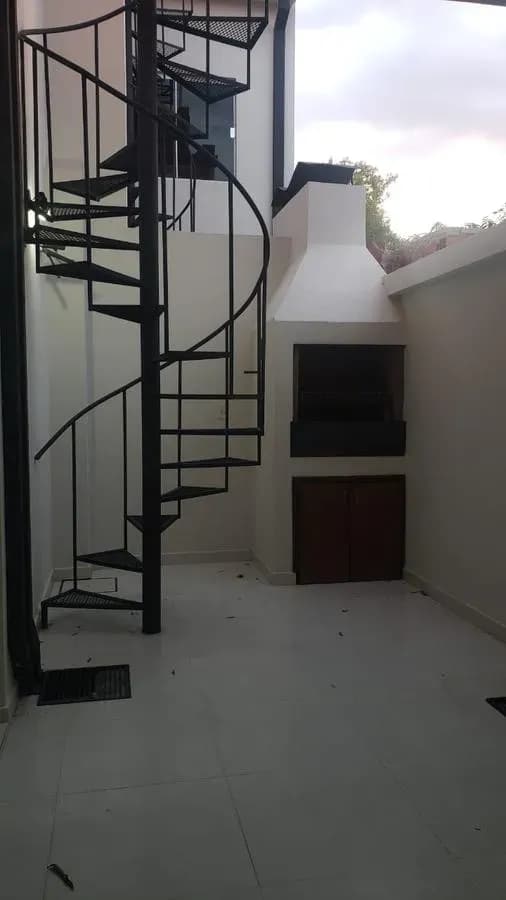 Casa de 3 dormitorios en Venta en Orilla del Campo Grande, Fernando de la Mora - Image 2
