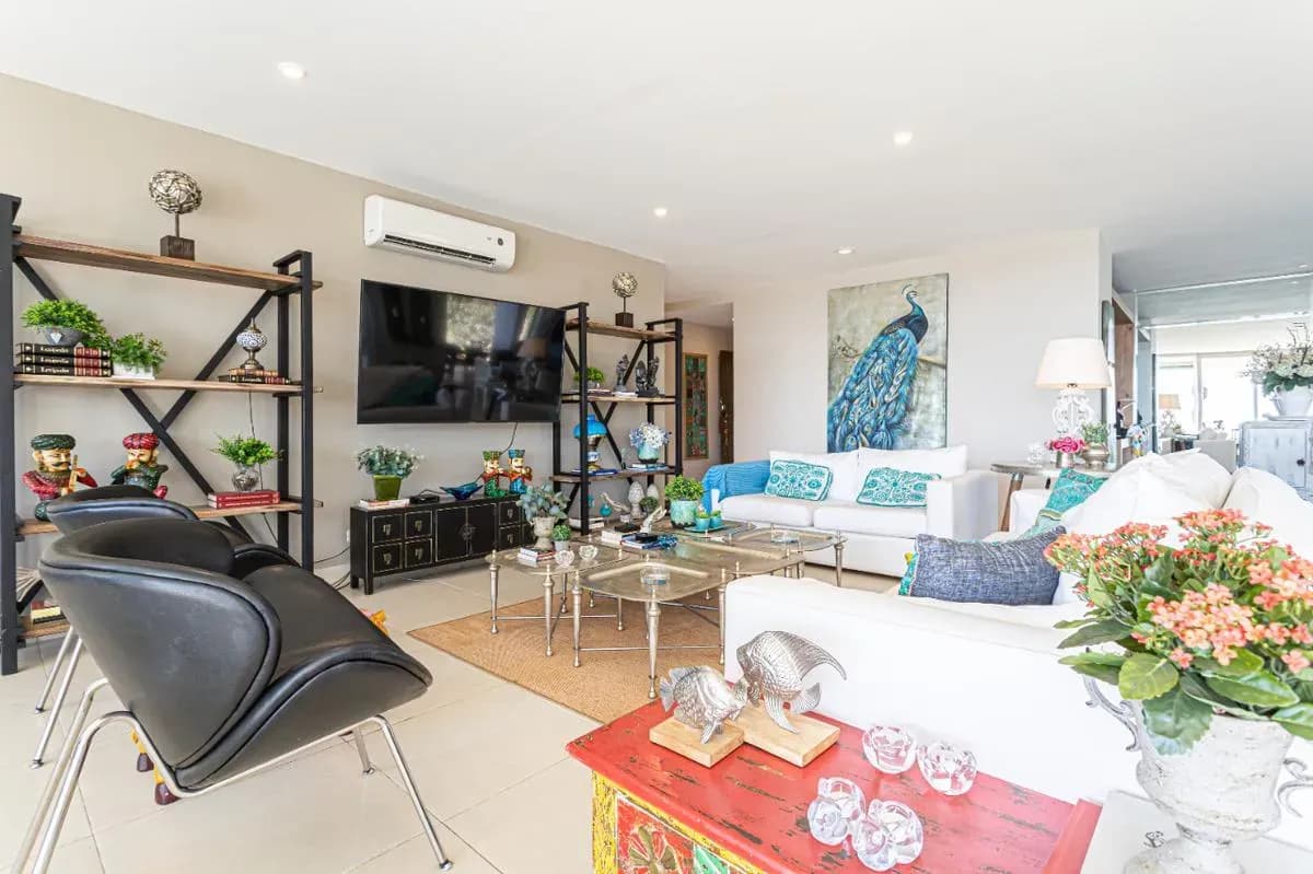 Casa de 5 dormitorios en Venta en San Bernardino - Image 3