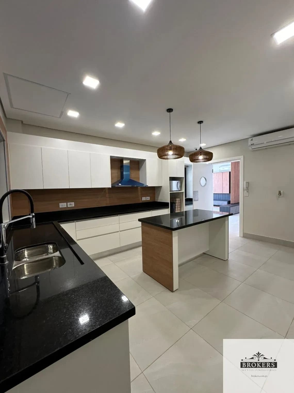 Casa de 4 dormitorios en Venta en San Jorge, Asunción - Image 14