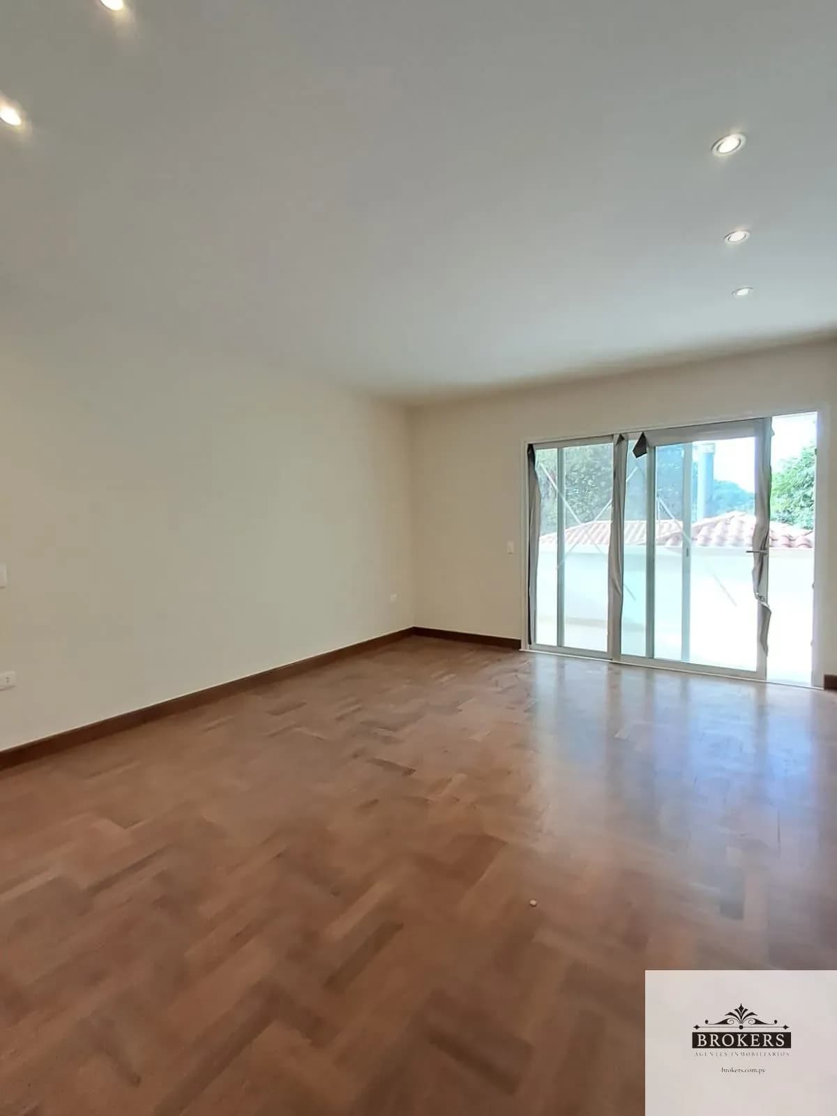 Casa de 4 dormitorios en Alquiler en Mariscal Estigarribia, Asunción - Image 18