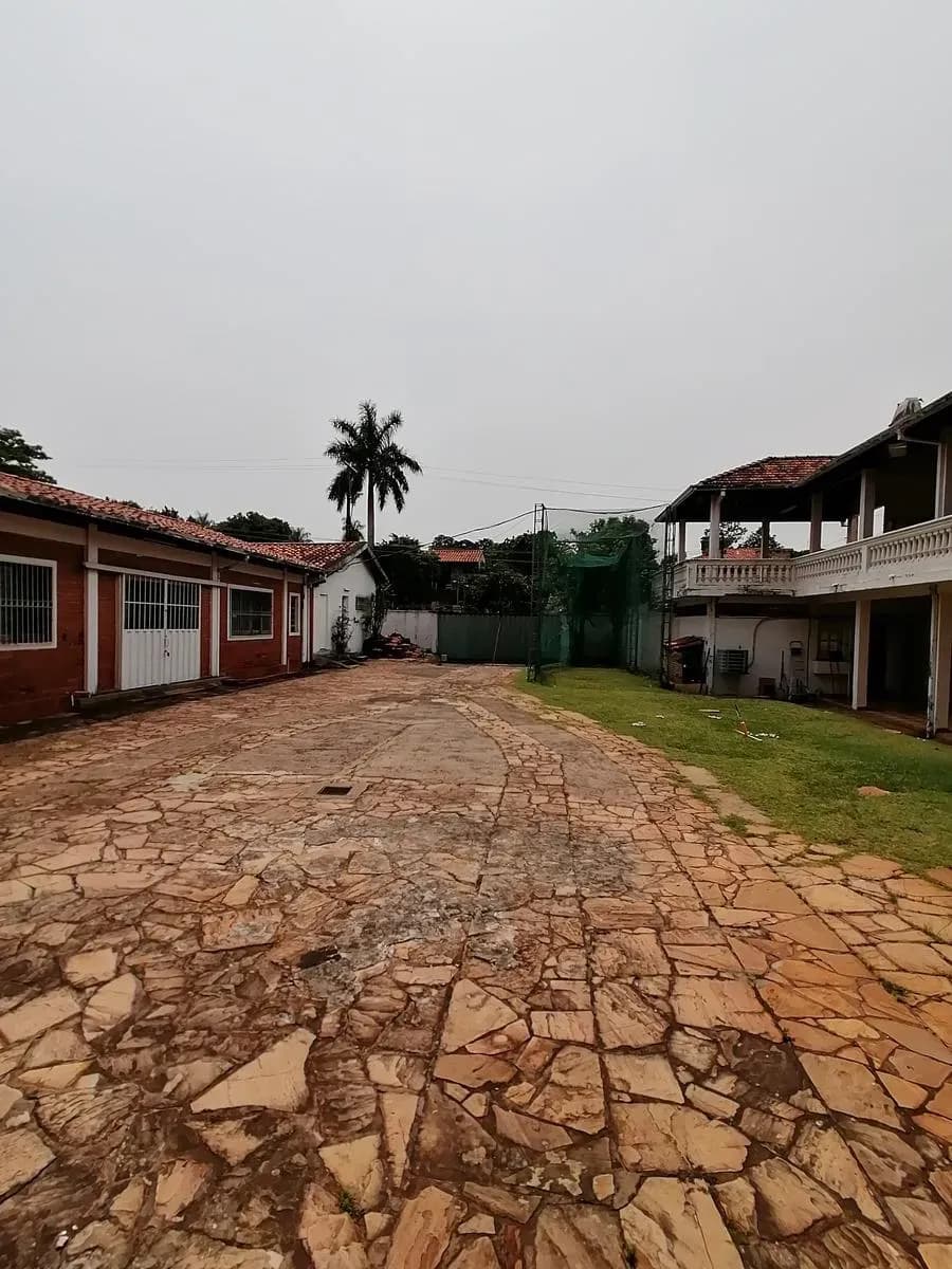10-Bedroom House for Sale in San Vicente, Lambaré - Image 6