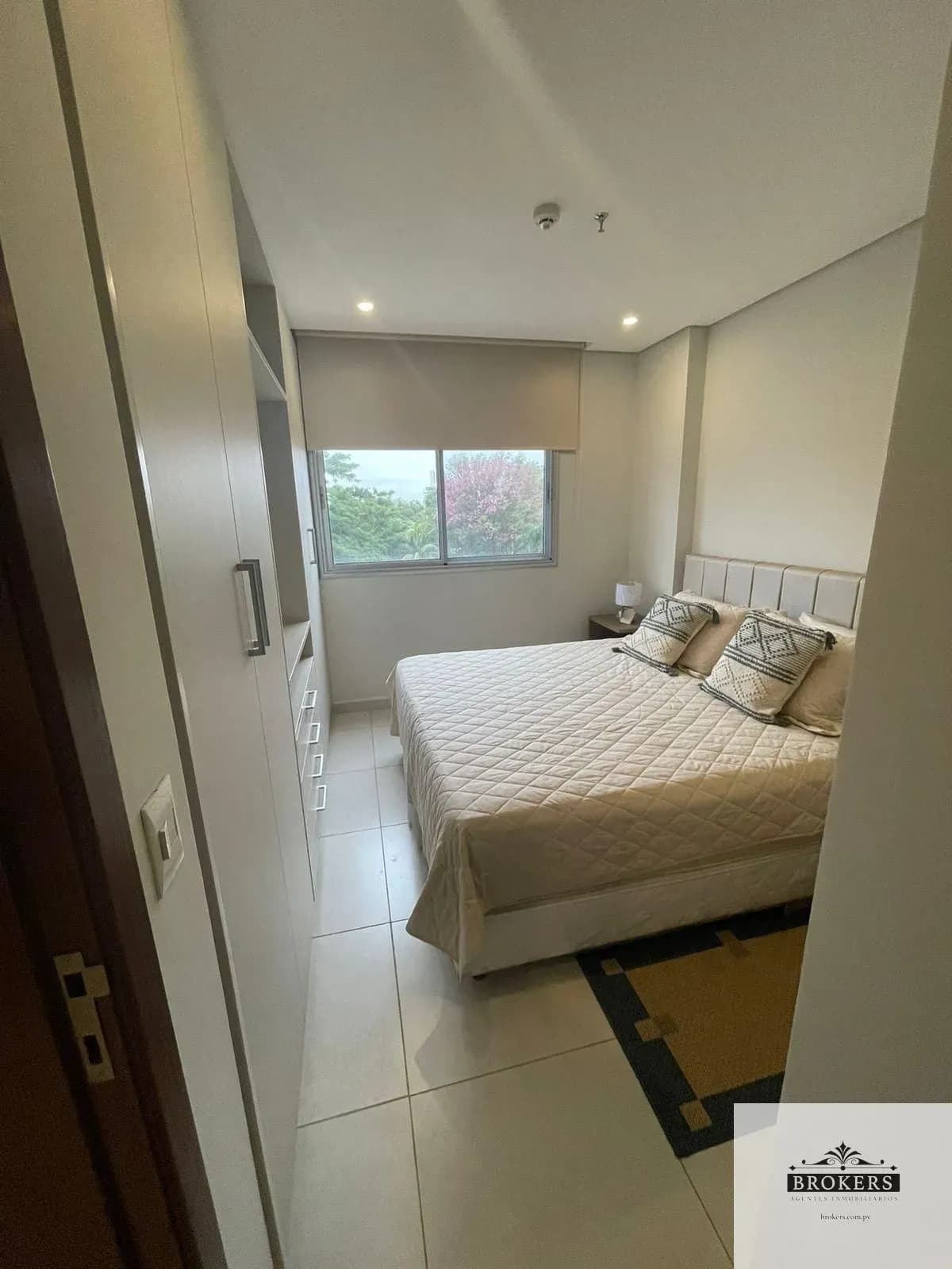 Apartamento de 2 dormitórios para Aluguel em Los Laureles, Assunção - Image 4