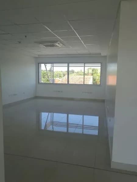 Espaço Comercial de 1.200m² para Aluguel em Salvador del Mundo, Assunção - Image 11