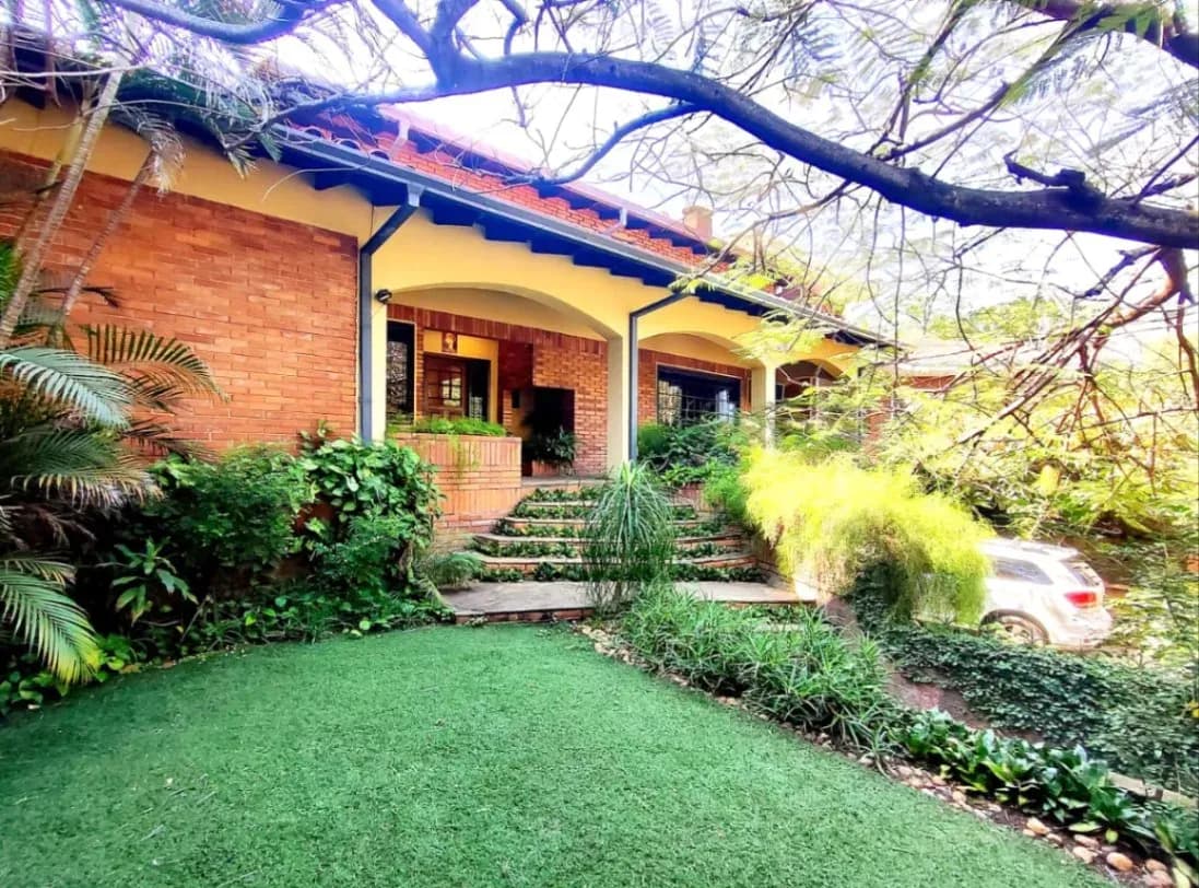 Casa de 5 dormitorios en Alquiler en Santo Domingo, Asunción - Image 14