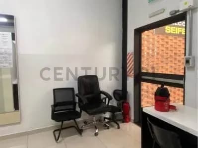 Local Comercial de 70m² en Alquiler en Tembetary, Asunción - Image 3