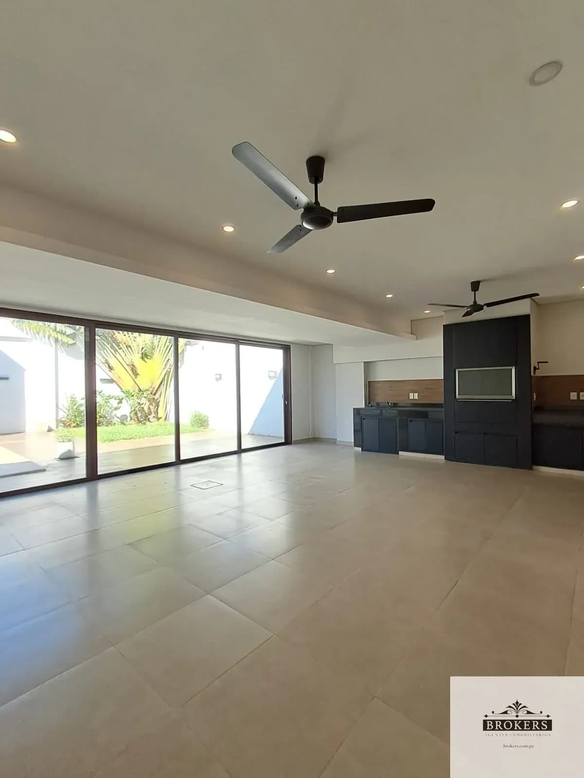 3-Bedroom House for Sale in Zárate Isla, Luque - Image 5