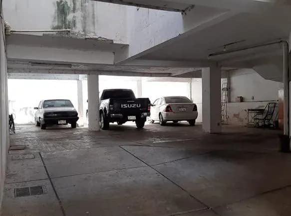 Local Comercial de 900m² en Venta en General Díaz, Lambaré - Image 2