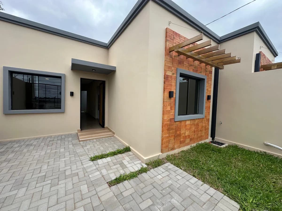 2-Bedroom House in Modern and Minimalist Chalet, Newly Built, 60m², for Sale in Picada, Villa Elisa - Image 4