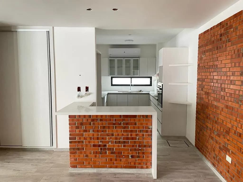 4-Bedroom House for Sale in San Bernardino - Image 6