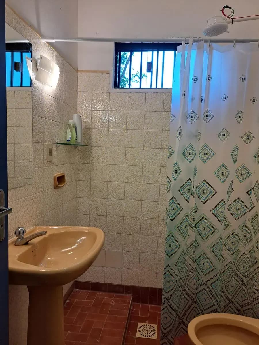 Casa de 4 dormitorios en Alquiler en Barrio Centro, Caacupé - Image 12