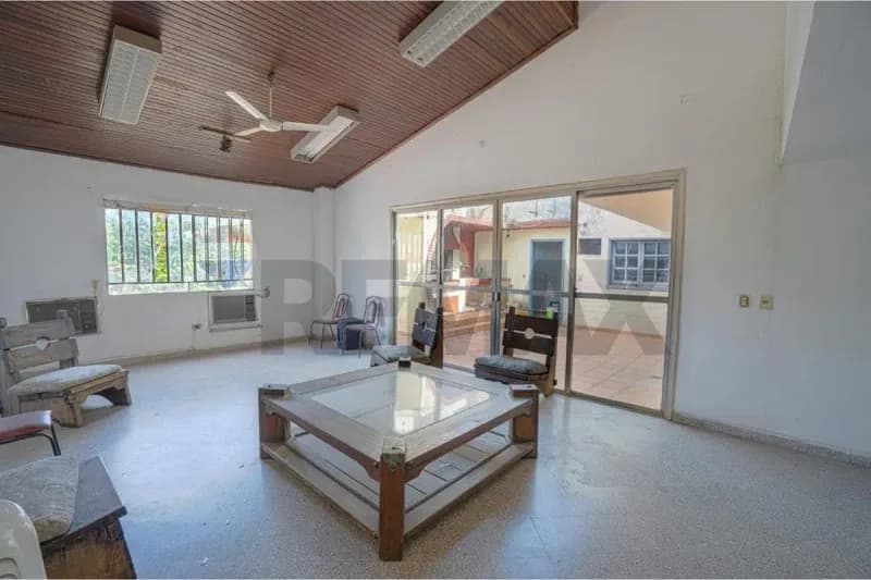 Local Comercial de 1,335m² en Venta en Recoleta, Asunción - Image 2