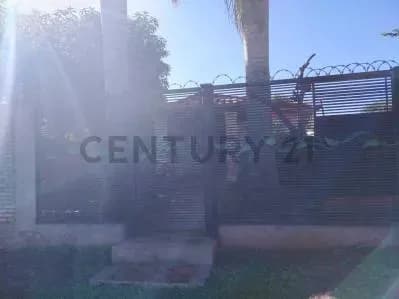 Casa de 3 dormitorios en Venta en Luque - Image 3