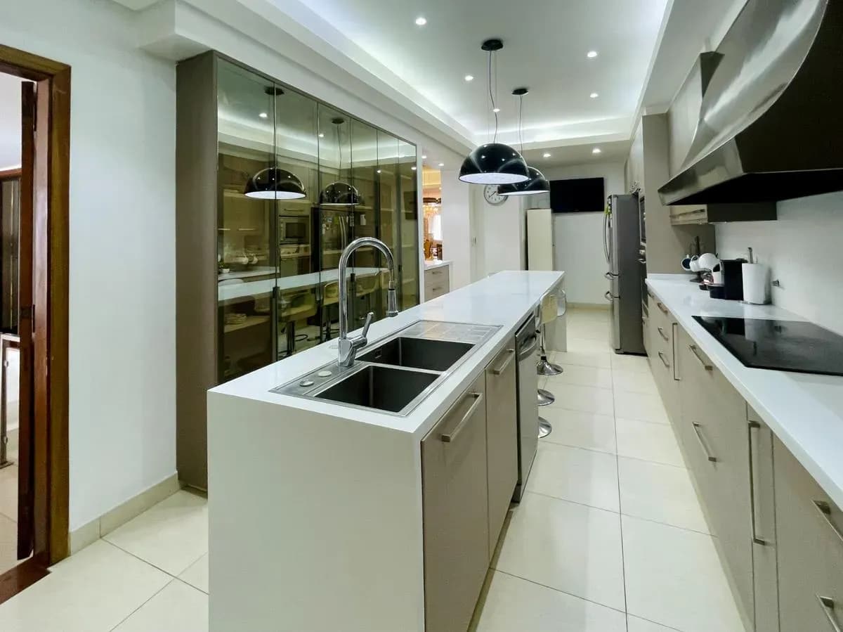 4-Bedroom House for Sale in Recoleta, Asunción - Image 16