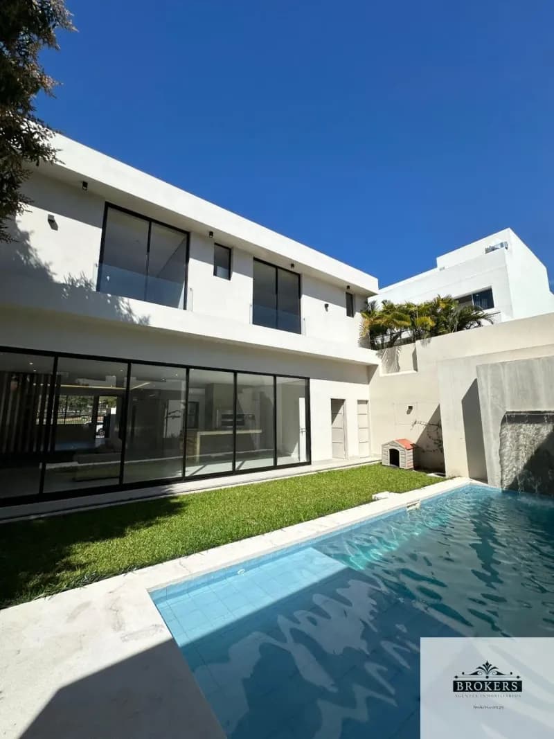 Casa de 4 dormitorios en Venta en San Jorge, Asunción - Image 2