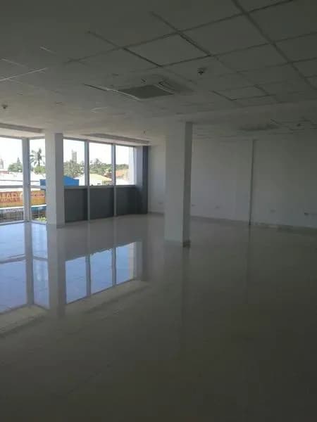 Espaço Comercial de 1.200m² para Aluguel em Salvador del Mundo, Assunção