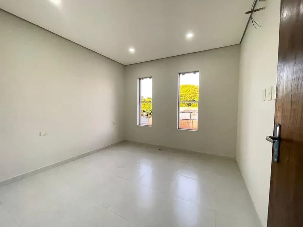 Casa de 3 dormitorios en Venta en Orilla del Campo Grande, Fernando de la Mora - Image 5