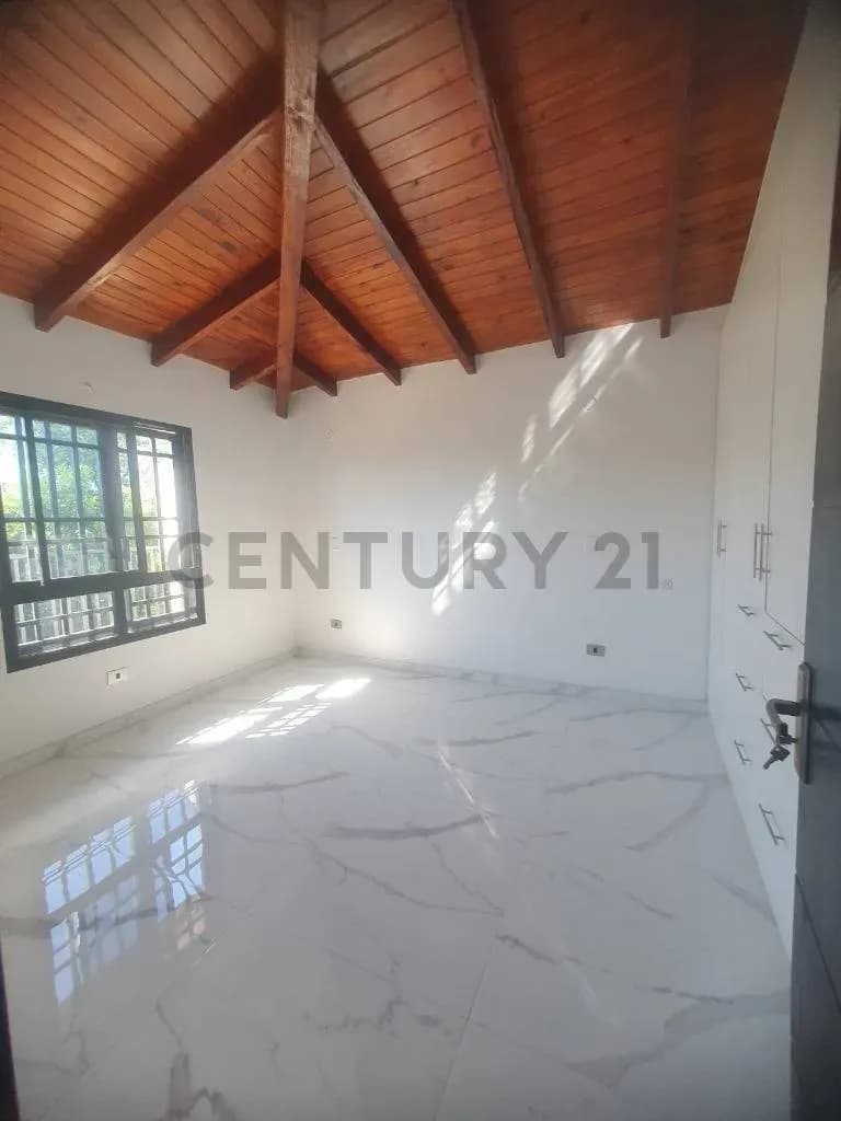 Casa de 3 dormitorios en Venta en Limpio - Image 9
