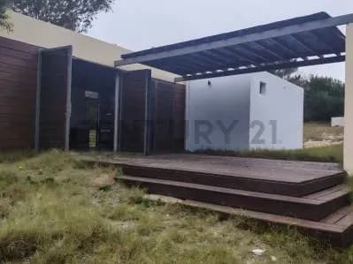 Casa de 2 dormitorios en Venta en La Esmeralda - Image 2