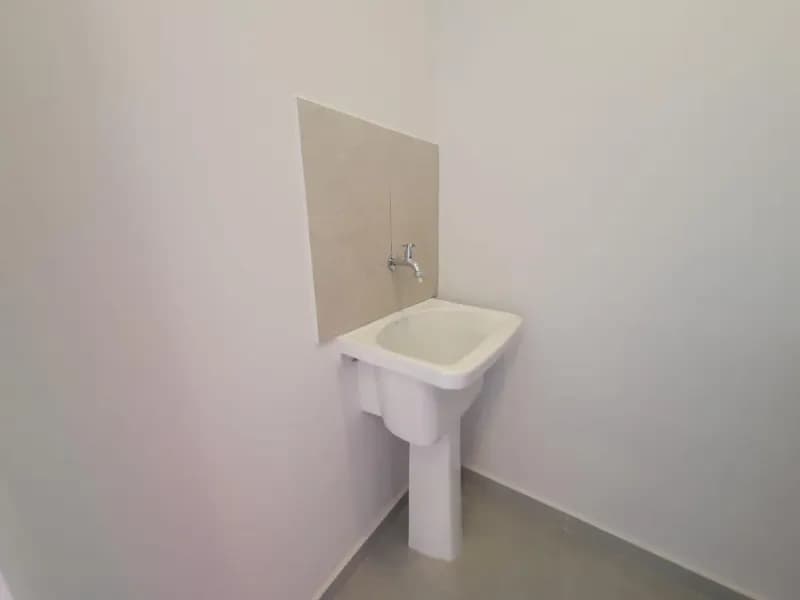 2-Bedroom Apartment for Sale in Lambaré - Image 5