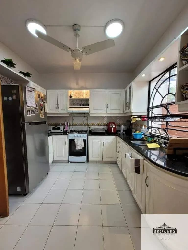 4-Bedroom House for Sale in Los Laureles, Lambaré - Image 6