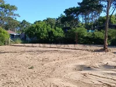 Terreno de 584m² en Venta en Punta del Diablo - Image 2