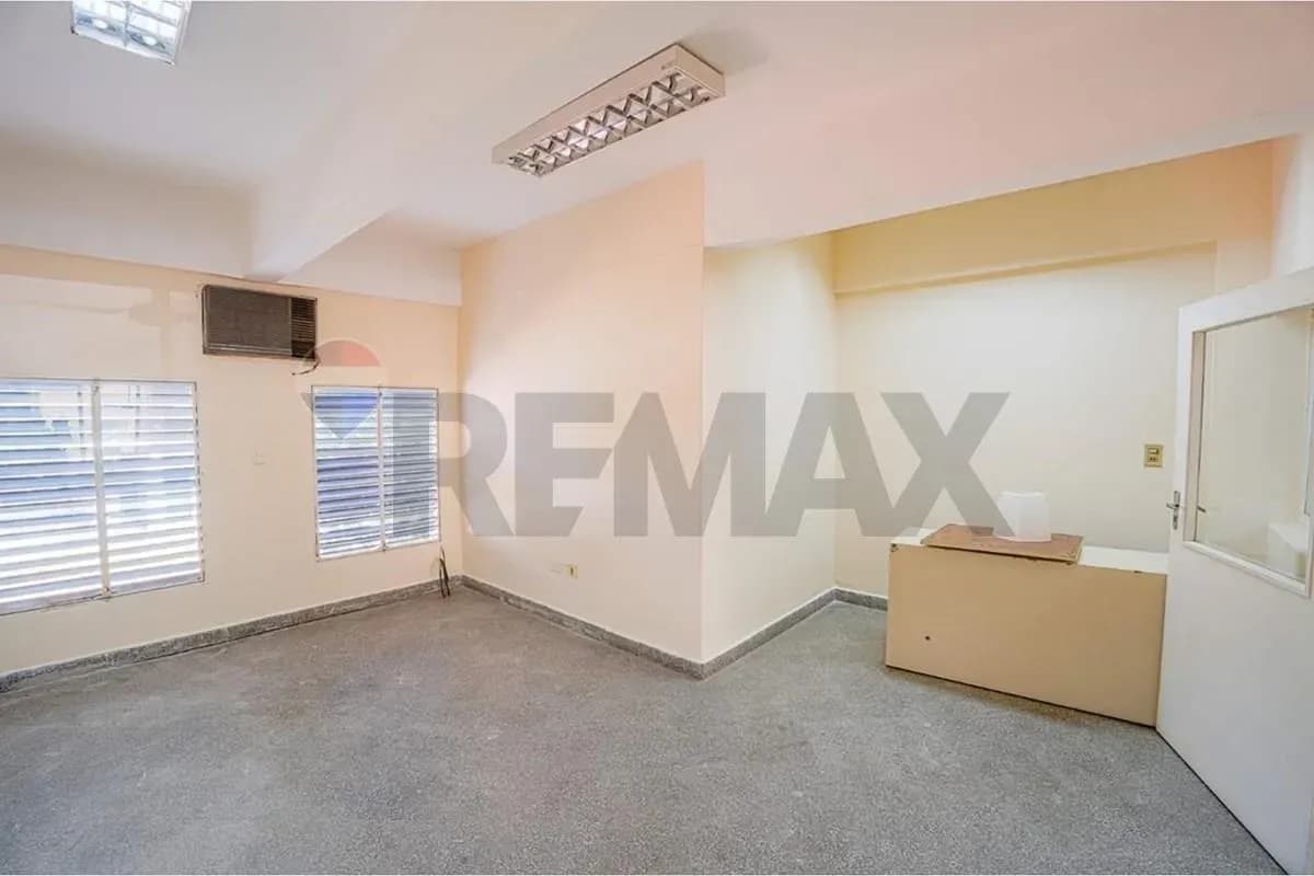 Local Comercial de 1,335m² en Venta en Recoleta, Asunción - Image 9