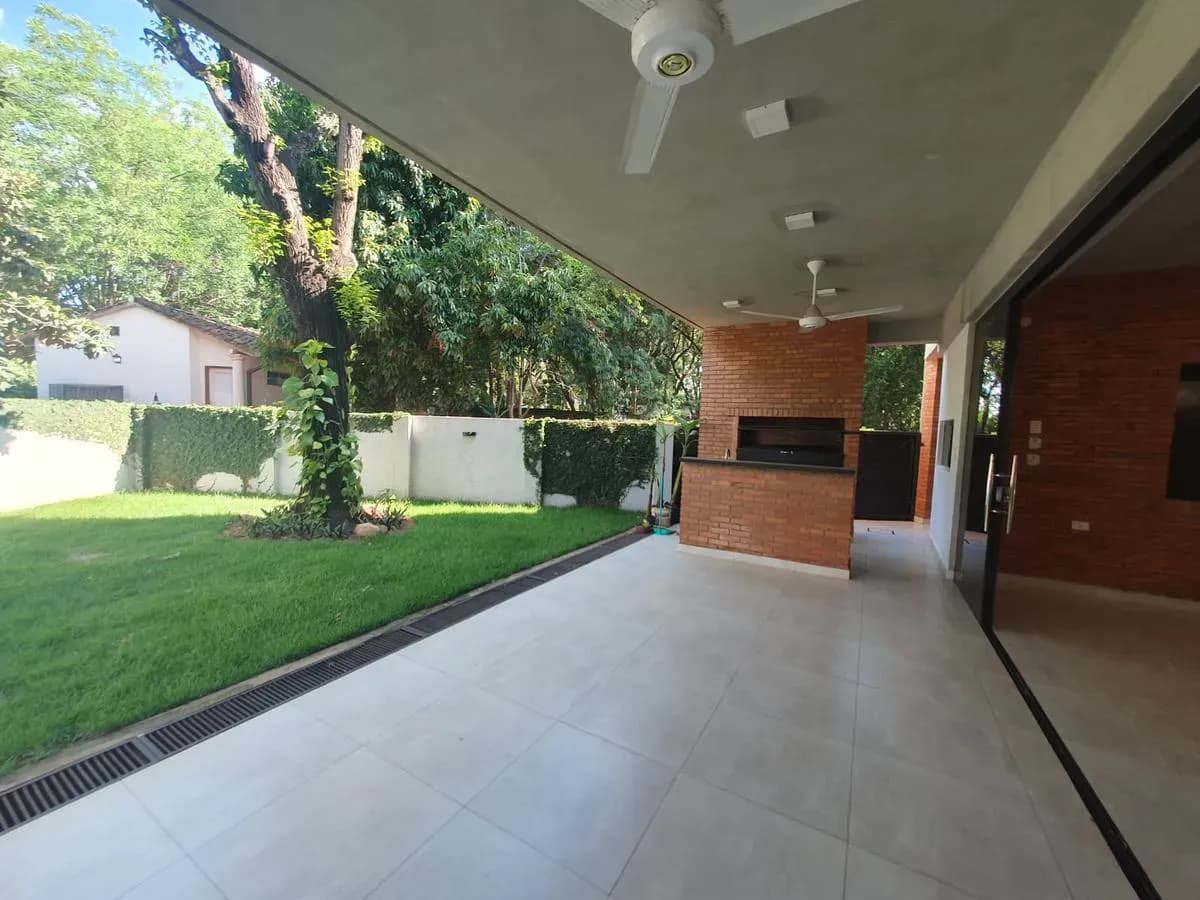 3-Bedroom House for Sale in Loma Merlo, Luque - Image 11