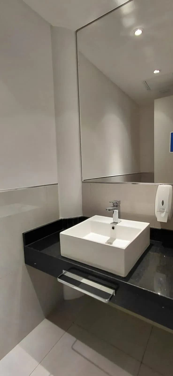 Oficina de 73.4m² en Alquiler en Manorá, Asunción - Image 9