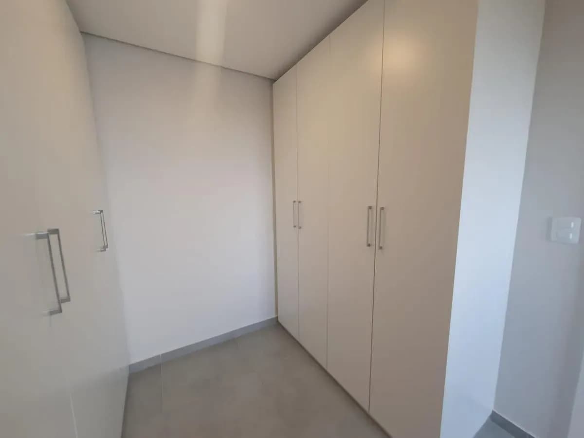 2-Bedroom Apartment for Sale in Lambaré - Image 10
