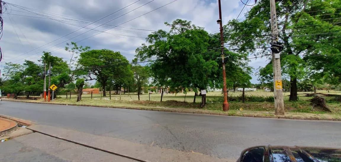 15,000m² Land for Rent in Laguna Satí, Fernando de la Mora - Image 2