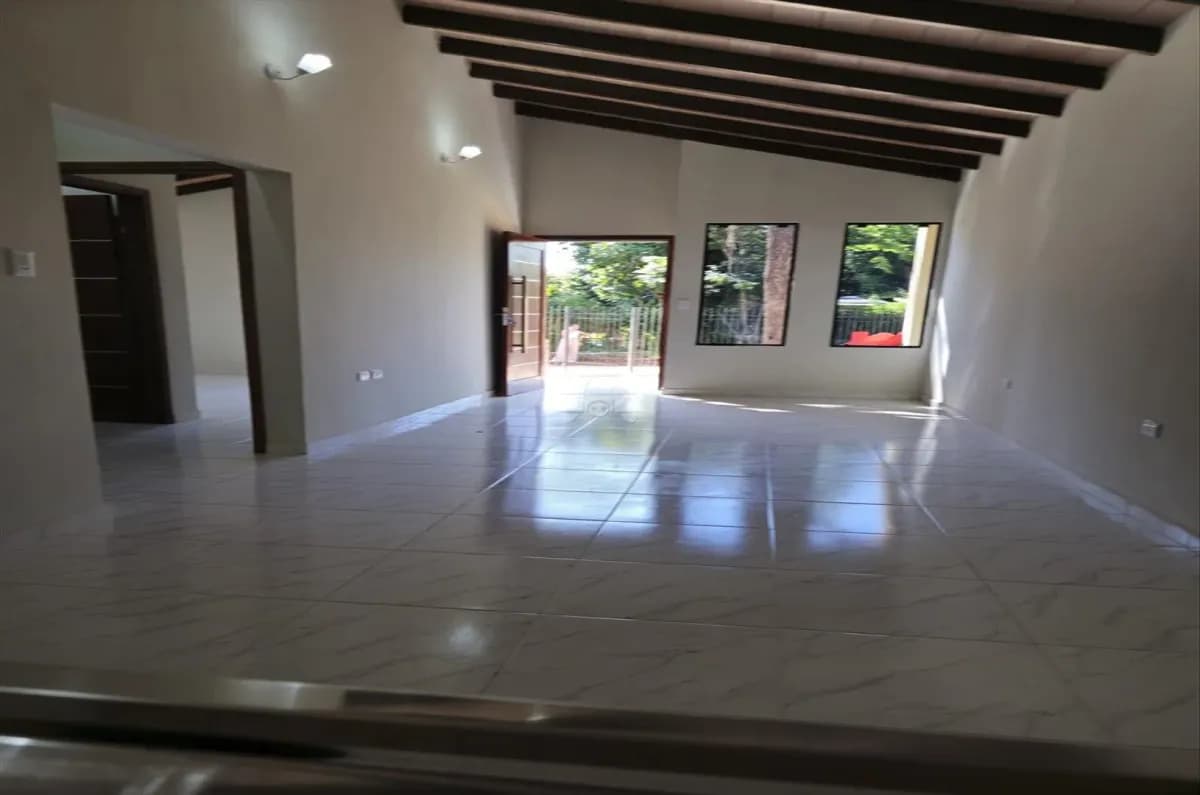 3-Bedroom House for Sale in Zárate Isla, Luque - Image 3