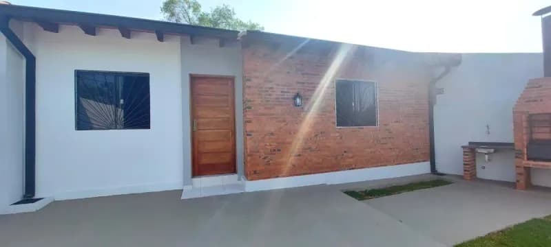 Casa de 2 dormitorios en Venta en Monseñor Bogarín, Mariano Roque Alonso - Image 2