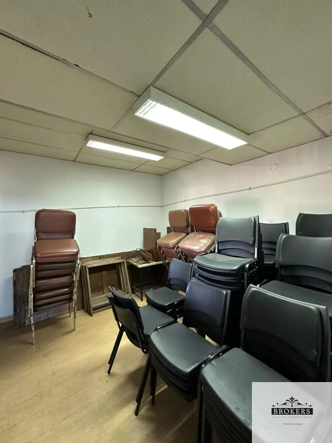 Office of 140m² for Rent in La Catedral, Lambaré - Image 10