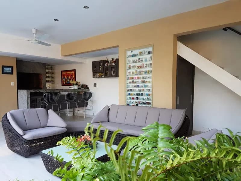 5-Bedroom House for Sale in Mburicaó, Lambaré - Image 3