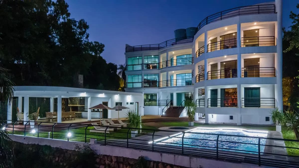 Retail Space of 2,627m² for Sale in Parques del Yatch, Lambaré - Image 3